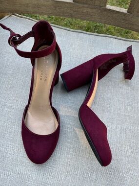 Lauren Conrad wine hydrangea round block heel ankle strap shoes 9.5
